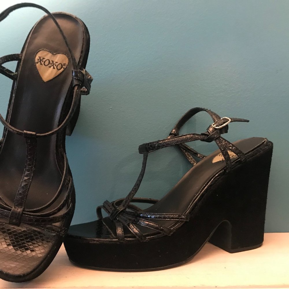 VINTAGE XOXO BLACK STRAP SUEDE PLATFORM  HEEL